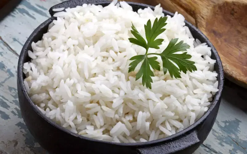 Como fazer arroz branco soltinho fácil