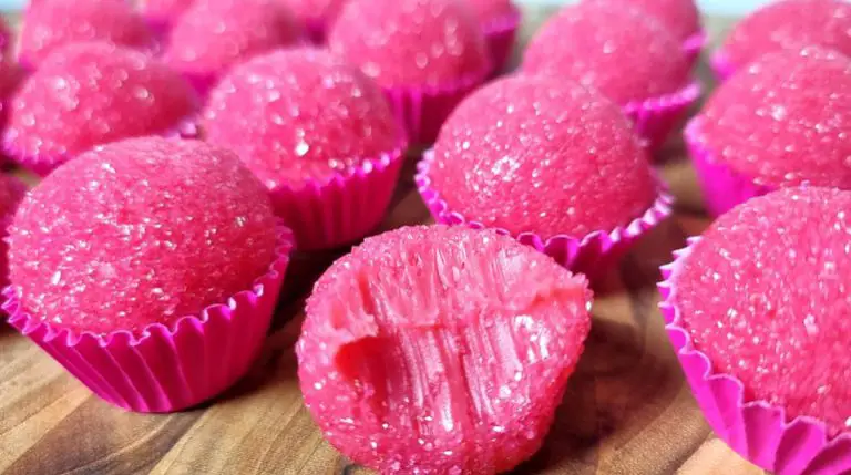 → BICHO DE PÉ (Brigadeiro Rosa De Morango) - Receita Fácil