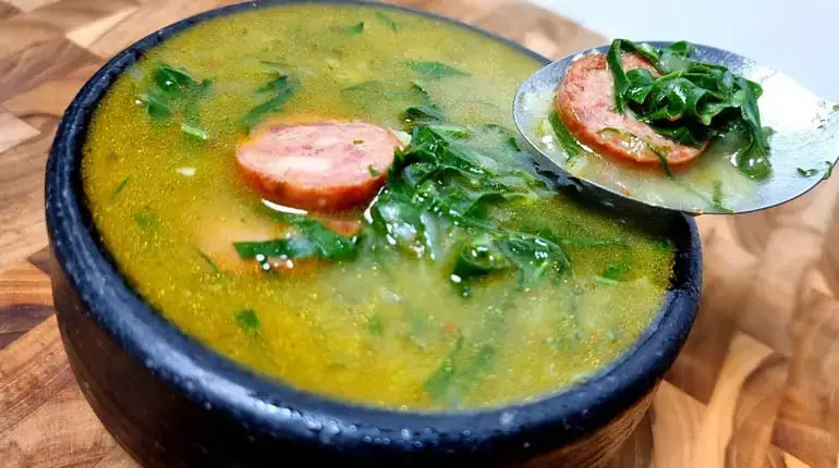 Receita de Caldo Verde com Linguiça e Bacon