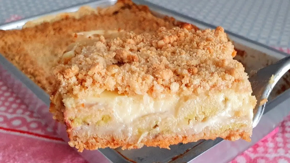 Torta de Banana com farofa doce por cima