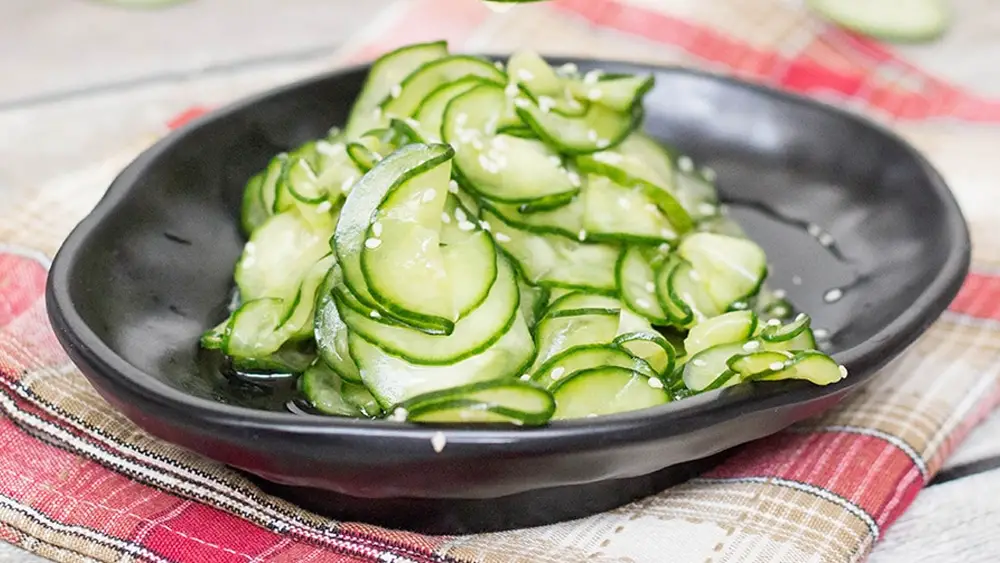 Sunomono, salada de pepino japonesa